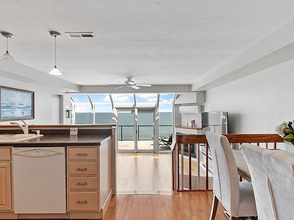 4th image of 40 Oceanside Dr #40