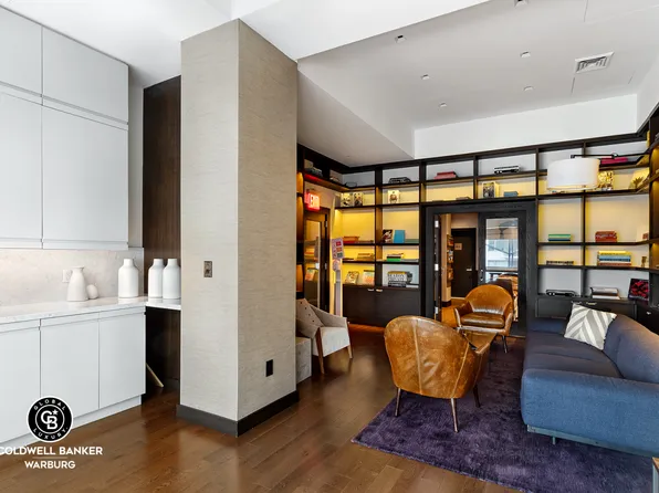 300 East 64th Street image 10 of 12