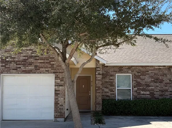 919 Moore Ave, Portland, TX 78374