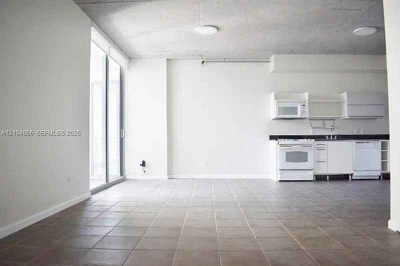 Neo Vertika Condo — Photo 1