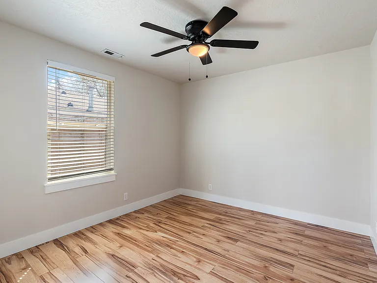 1701 S Robert St — Photo 21