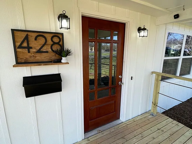 428 W Broadmoor St — Photo 3