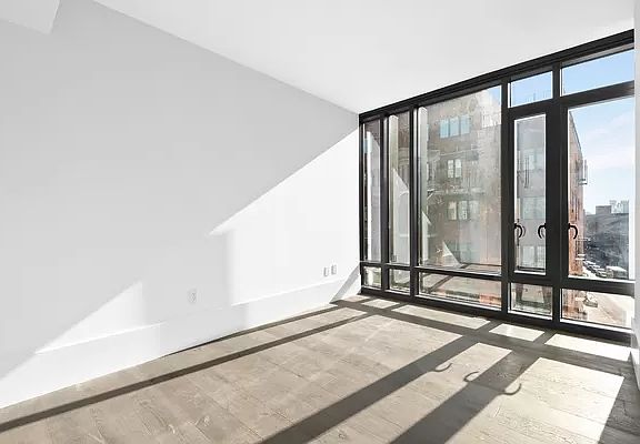 4th image of 429 Kent Ave #629