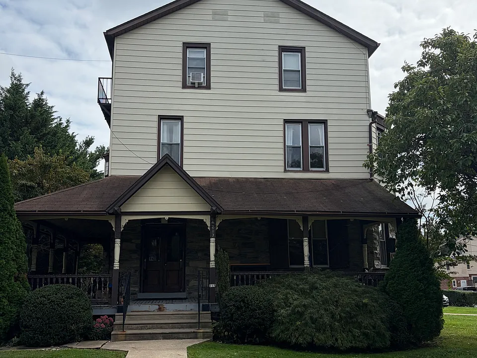 217 Cricket Ave #2R