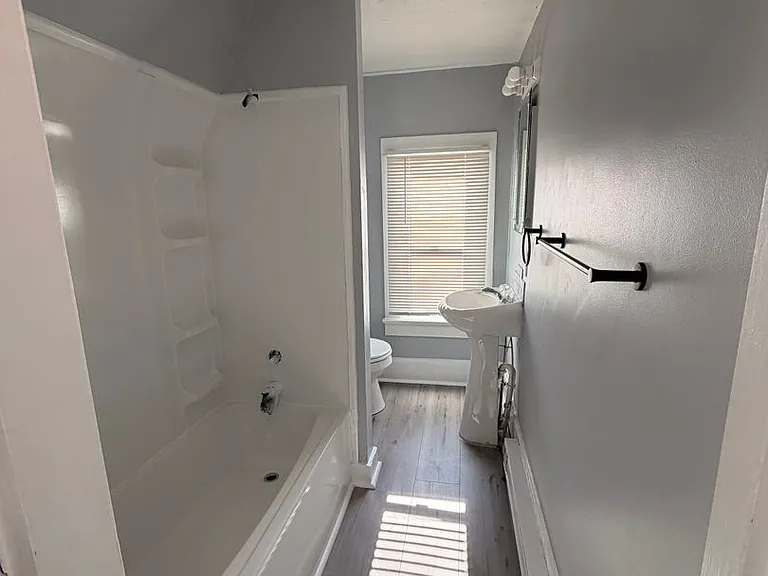 1135 Summit St — Photo 5