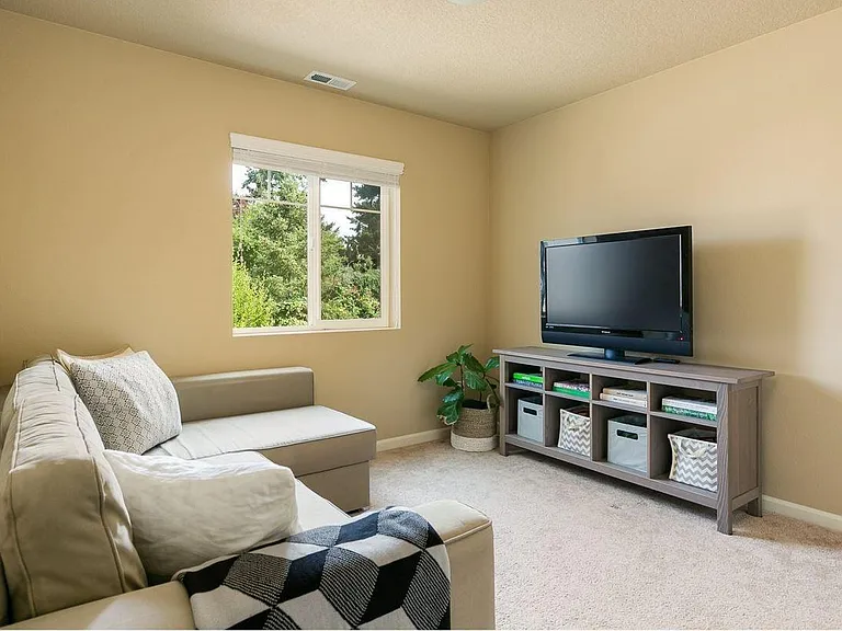 20672 SW Edgemont St — Photo 16
