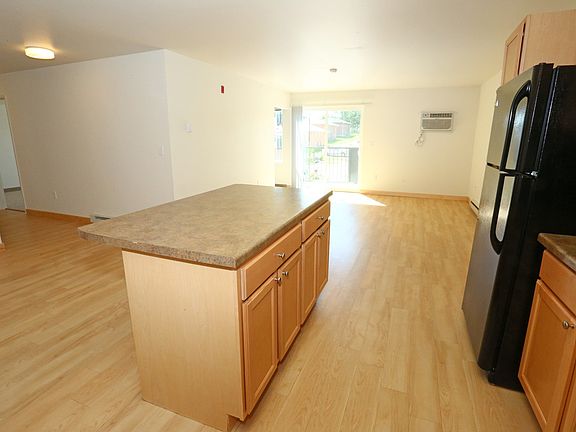 3rd image of 705 E Highland Dr APT 202
