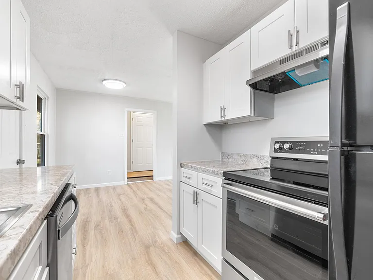 1025 Roswell Rd — Photo 8