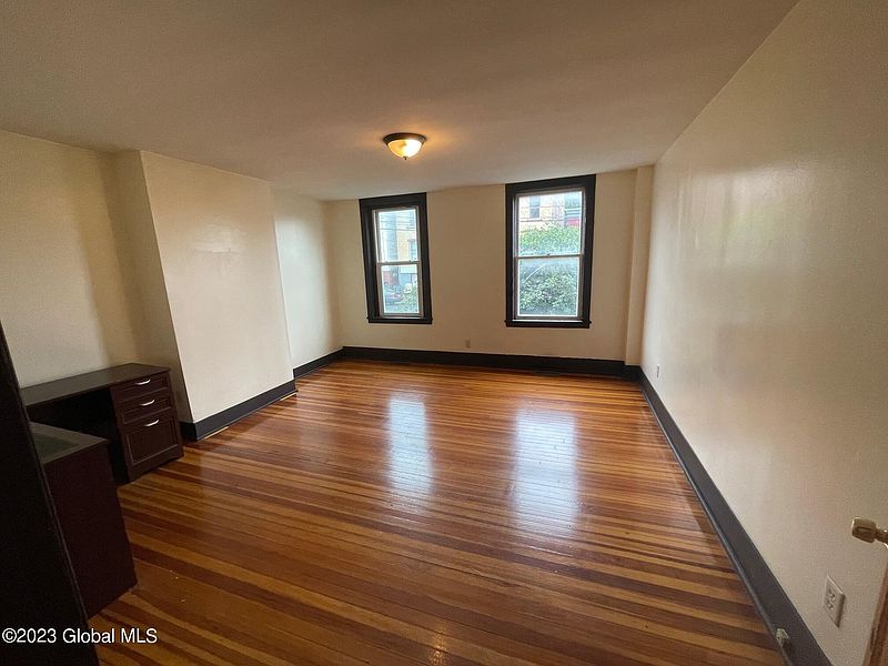 4th image of 69 Watervliet Avenue