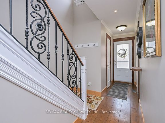 5th image of 8 Collins Cres