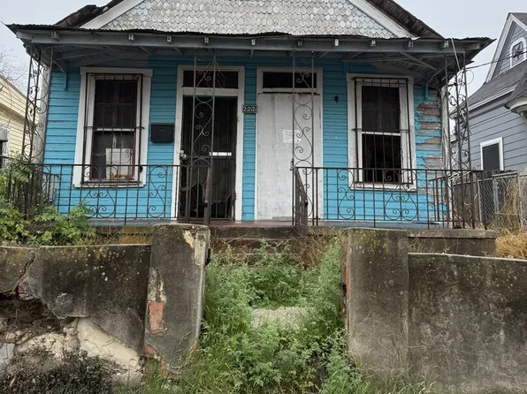 222 Brooks, San Antonio, TX 78208