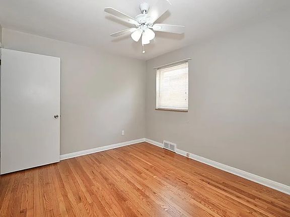 5th image of 1190 Moorlands Dr APT A