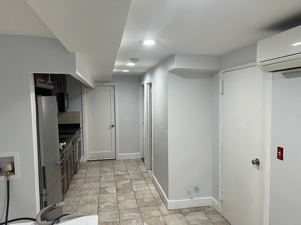 1st image of 3232 32nd St #1F
