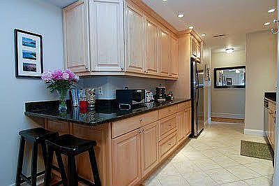 3rd image of 4148 N Clarendon Ave #1
