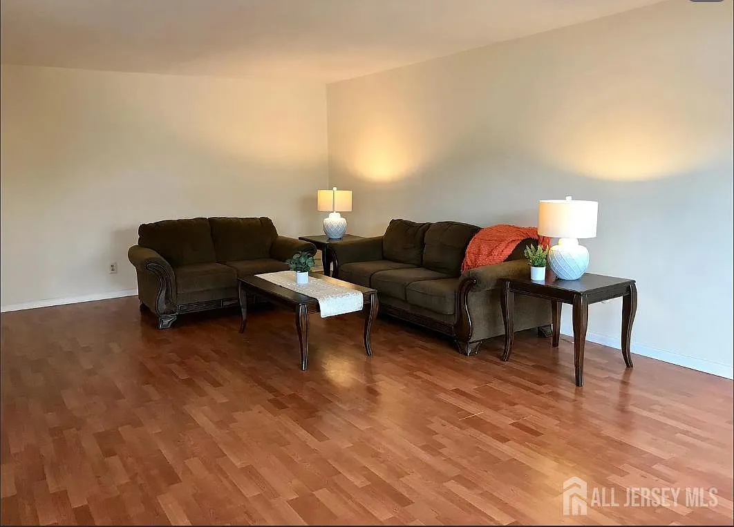 1 bed, 1.0 bath, 955 sqft, $2,200 — Photo 3