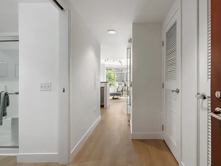 403 Main St — Photo 10
