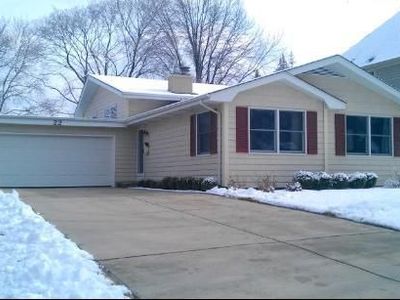 22 Elmwood Dr, Naperville, IL, 60540