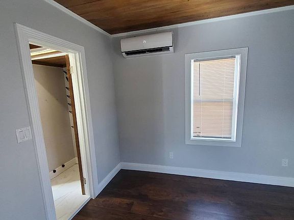 2nd image of 12 Cook St