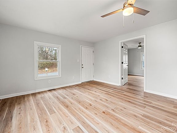 5th image of 905 Glenview Ave