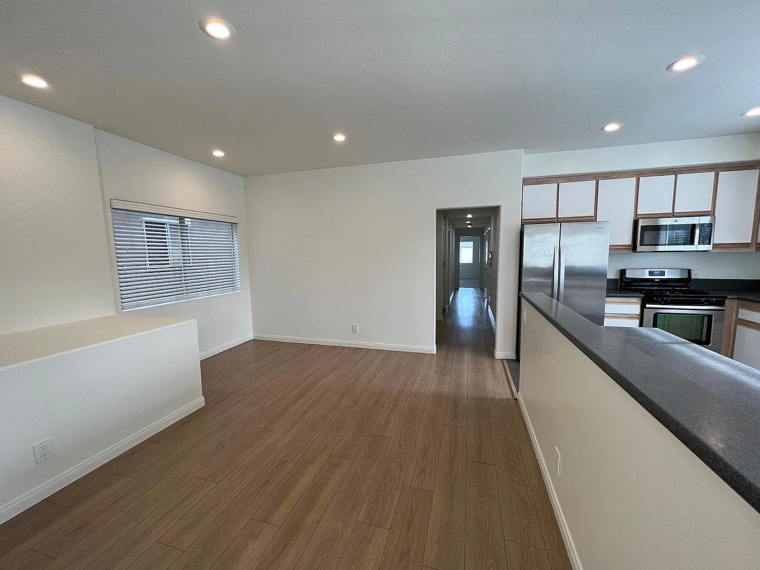 4 bed, 2.5 bath, 1800 sqft, $8,000 — Photo 4