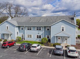 702 Cambridge Manor Dr, Scotia, NY 12302