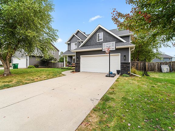 2nd image of 245 SE Wildflower Ct