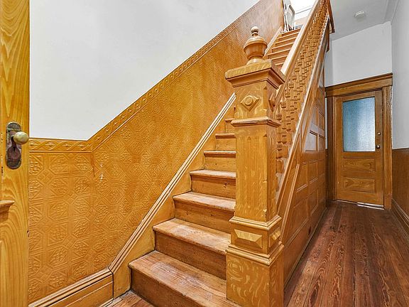 4th image of 5917 Putnam Ave