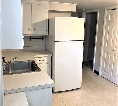 4th image of 1006 Custer Ave #2