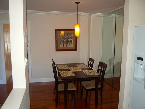 5th image of 724 E Ave