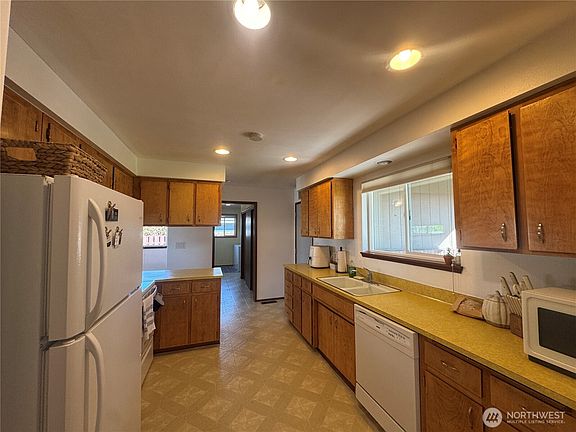 3rd image of 103 Crest Drive