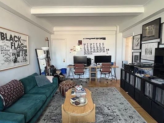 Rented by Buchbinder & Warren | media 2
