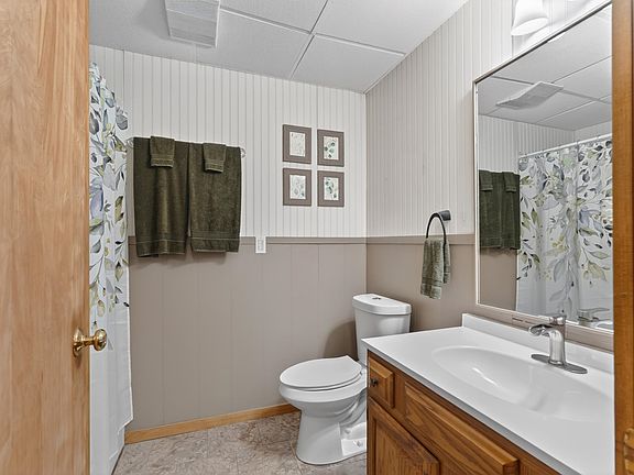 23rd image of 837 E Whitetail Dr