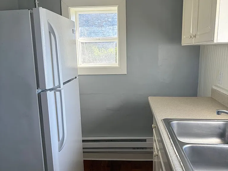 403 E Henry St — Photo 5