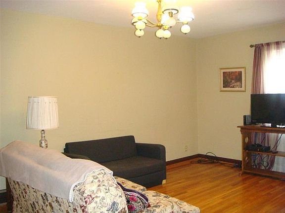 5th image of 536 Haldimand Ave