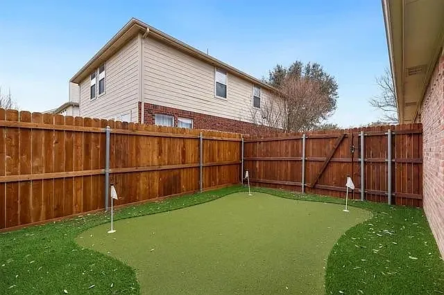 3 bed, 2088 sqft, $2,300 — Photo 1