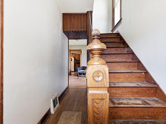 3rd image of 114 W Montgomery STREET