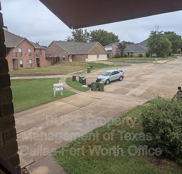 819 Betty Ct #B — Photo 2