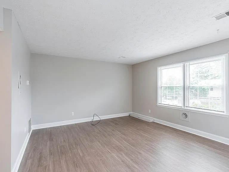 3498 Sutherland Dr — Photo 4