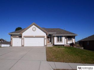 2204 Kara Dr, Papillion, NE 68133