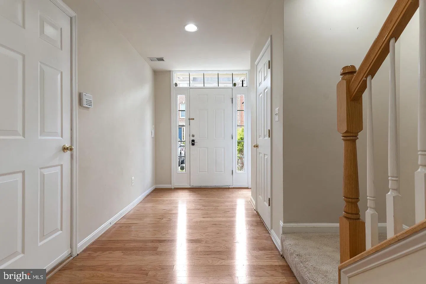 3 bed, 2.5 bath, 2200 sqft, $3,000 — Photo 3