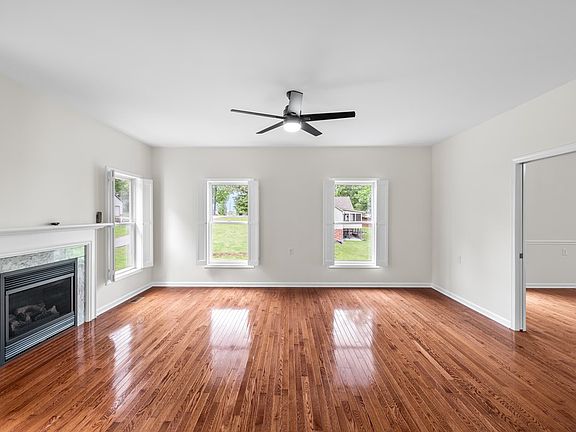 3rd image of 171 Oak Hill Dr