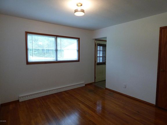 5th image of 1420 Lasalle Ave