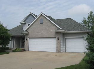 1013 Starlight Ln, Cottage Grove, WI 53527