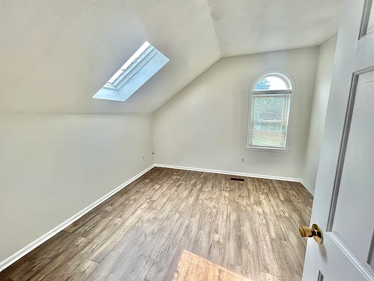 4B Pine Grove Ave — Photo 15
