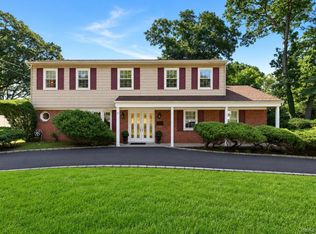 3 King Ave, Melville, NY 11747
