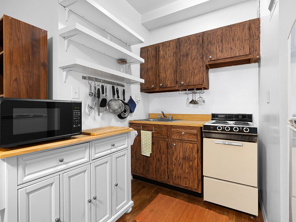 2nd image of 160 E 91st St APT 3G