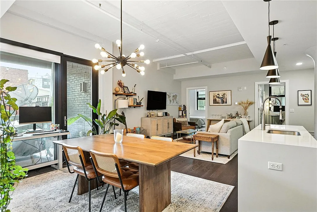2 bed, 2.5 bath, 1310 sqft, $4,000 — Photo 2