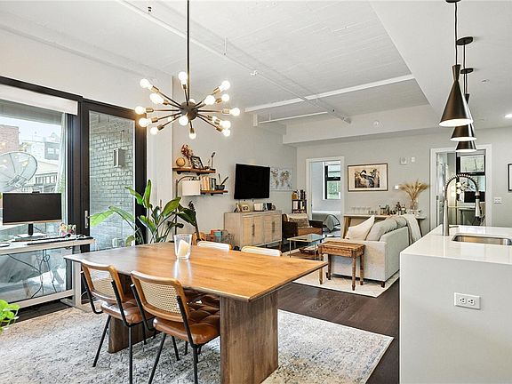 3rd image of 2545 Penn Ave Unit 208