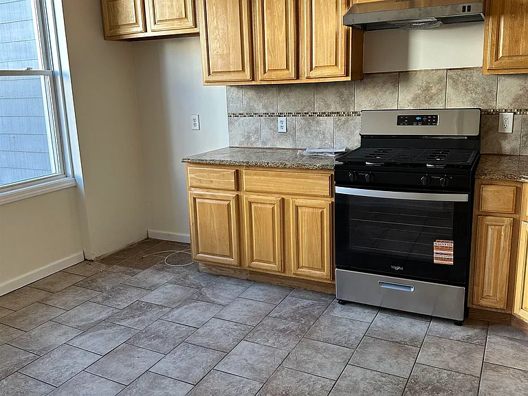 125 W 28th St #1 — Photo 7