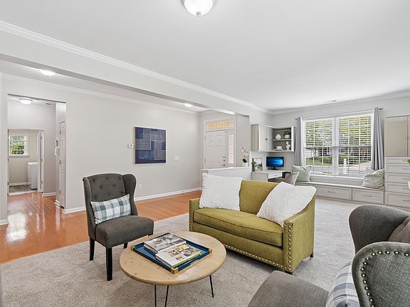 3rd image of 317 Indian Elm Ln